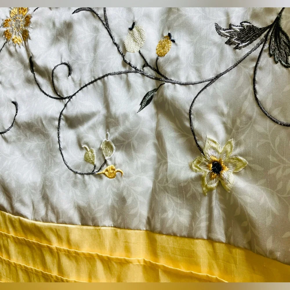 Madison Park Shimmering Yellow/Gold/White/Gray Silky Polyester Fabric beautiful